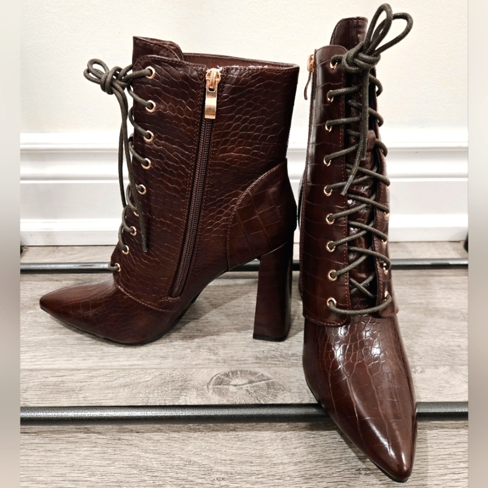 NWOT - Chic Brown Lace-Up Ankle Boots